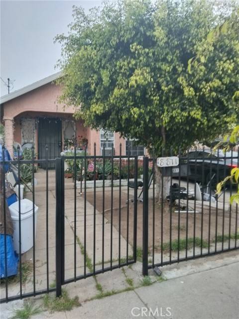 Los Angeles, CA 90002,8811 Holmes