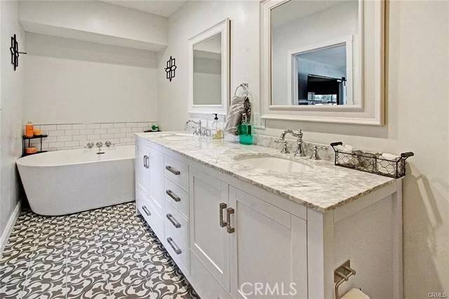 9564 Via Bernardo, Burbank, CA 91504