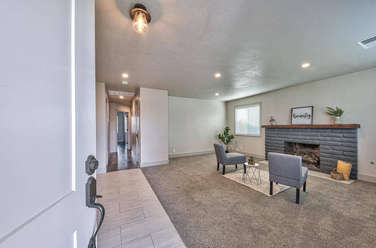 Salinas, CA 93906,1640 Ukiah WAY