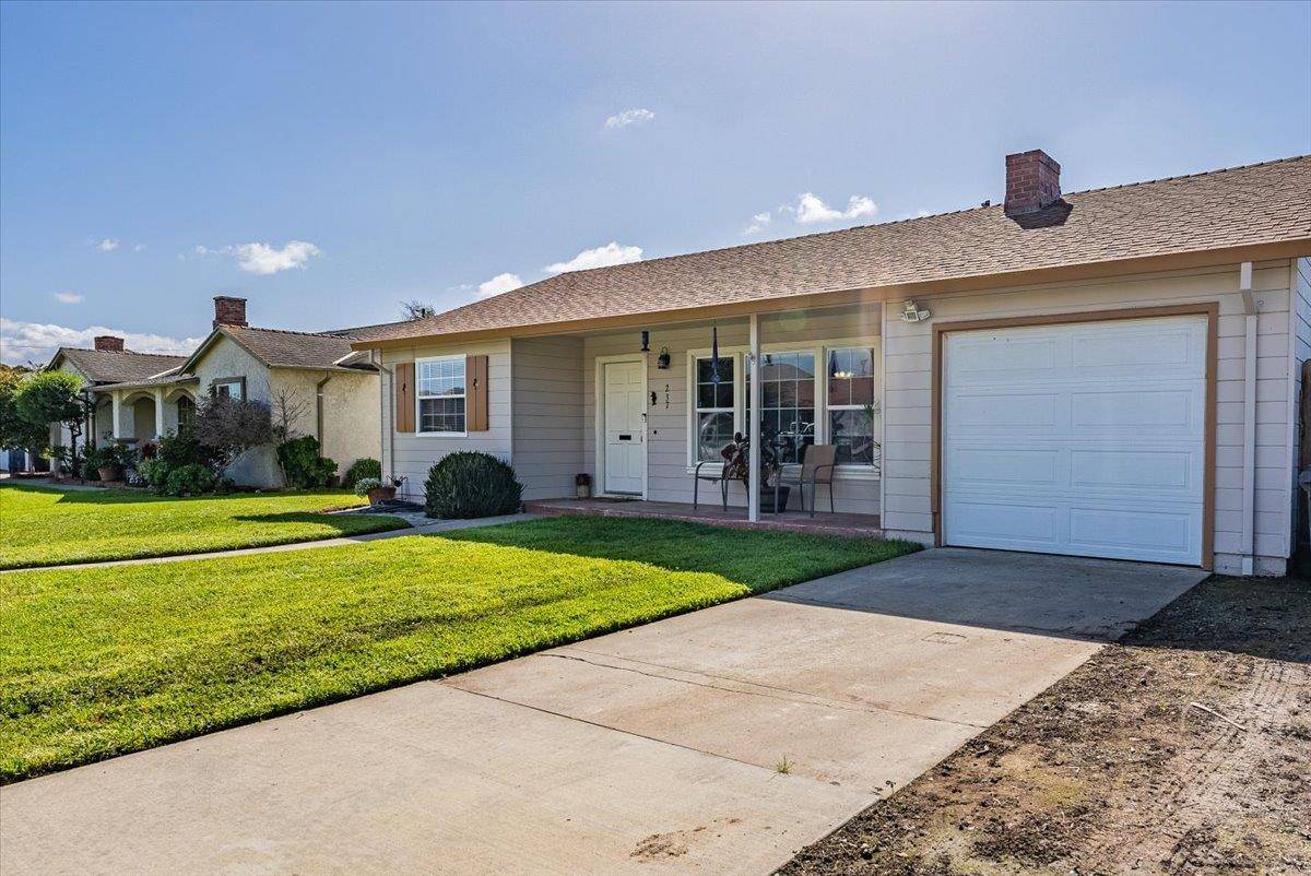 Salinas, CA 93906,237 Loma DR