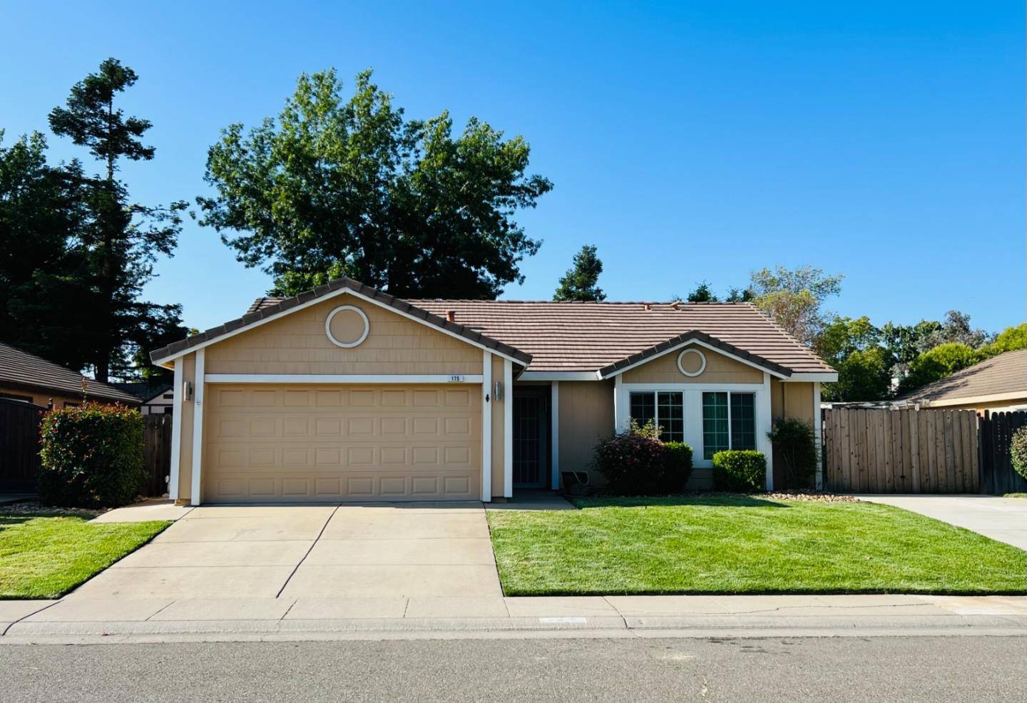 Galt, CA 95632,175 Danny DR