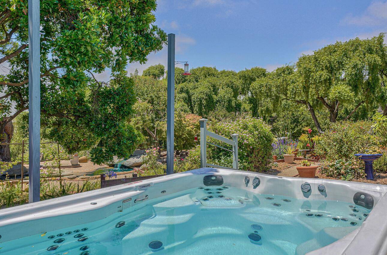 Prunedale, CA 93907,10746 Country Meadows RD