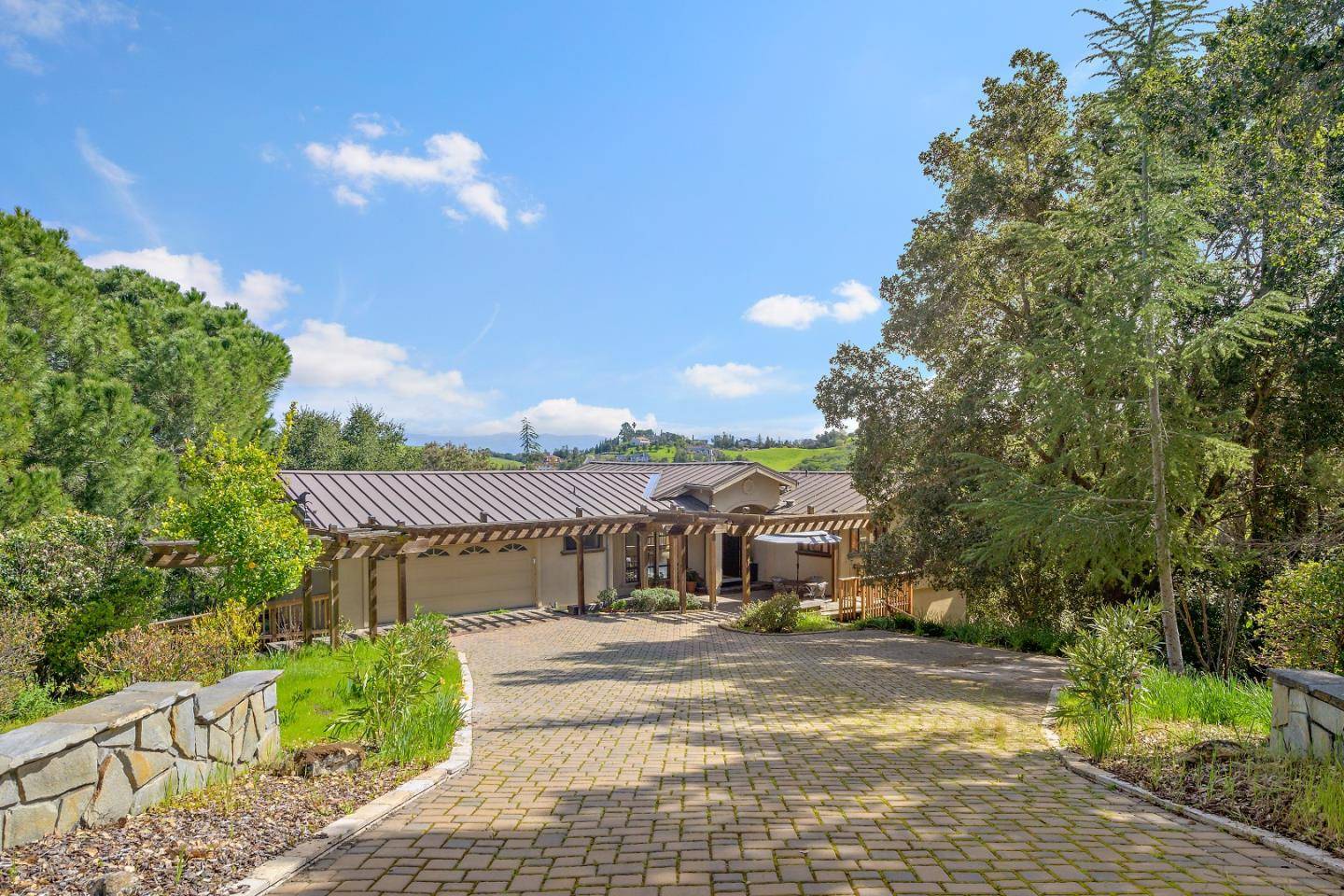 Los Altos Hills, CA 94022,14188 Stanford CT