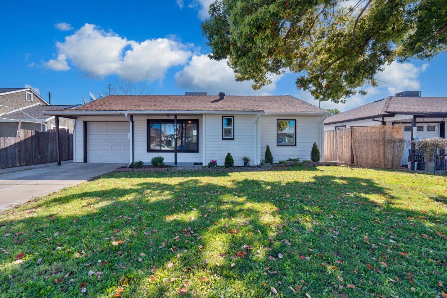 Sacramento, CA 95838,3744 Cameron RD