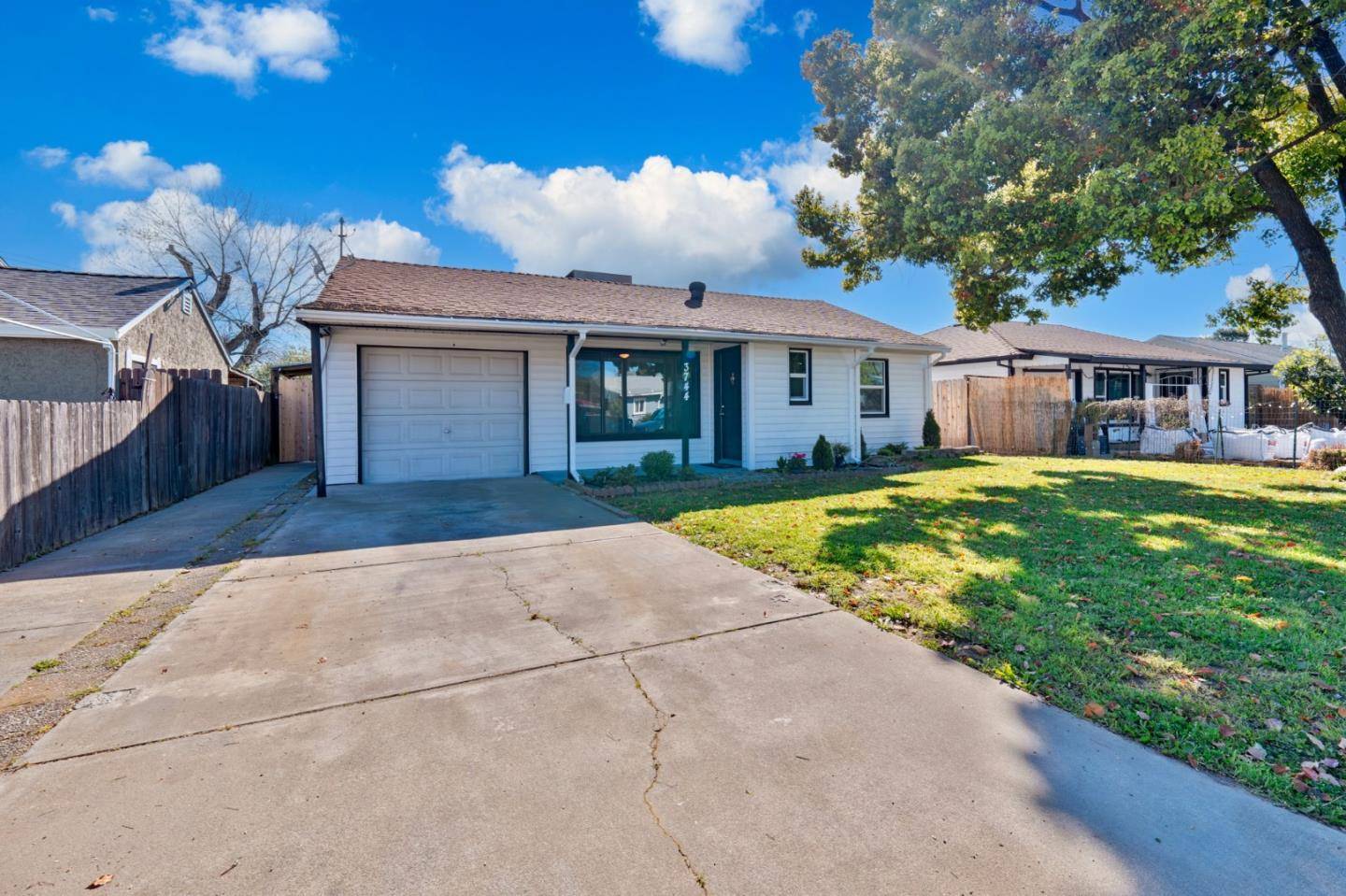 Sacramento, CA 95838,3744 Cameron RD