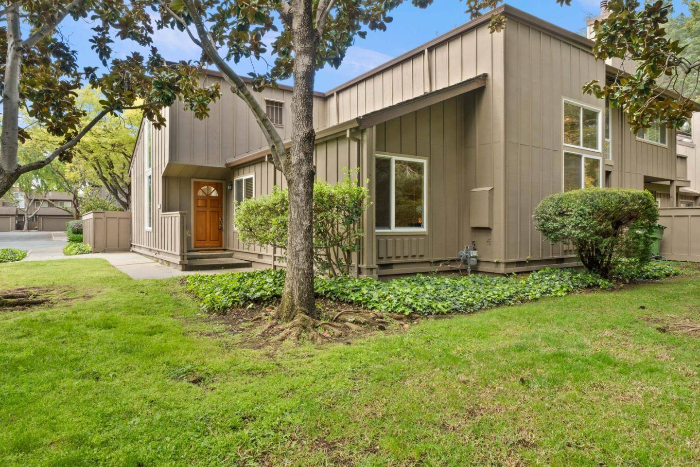 Los Gatos, CA 95032,301 Willow Hill CT