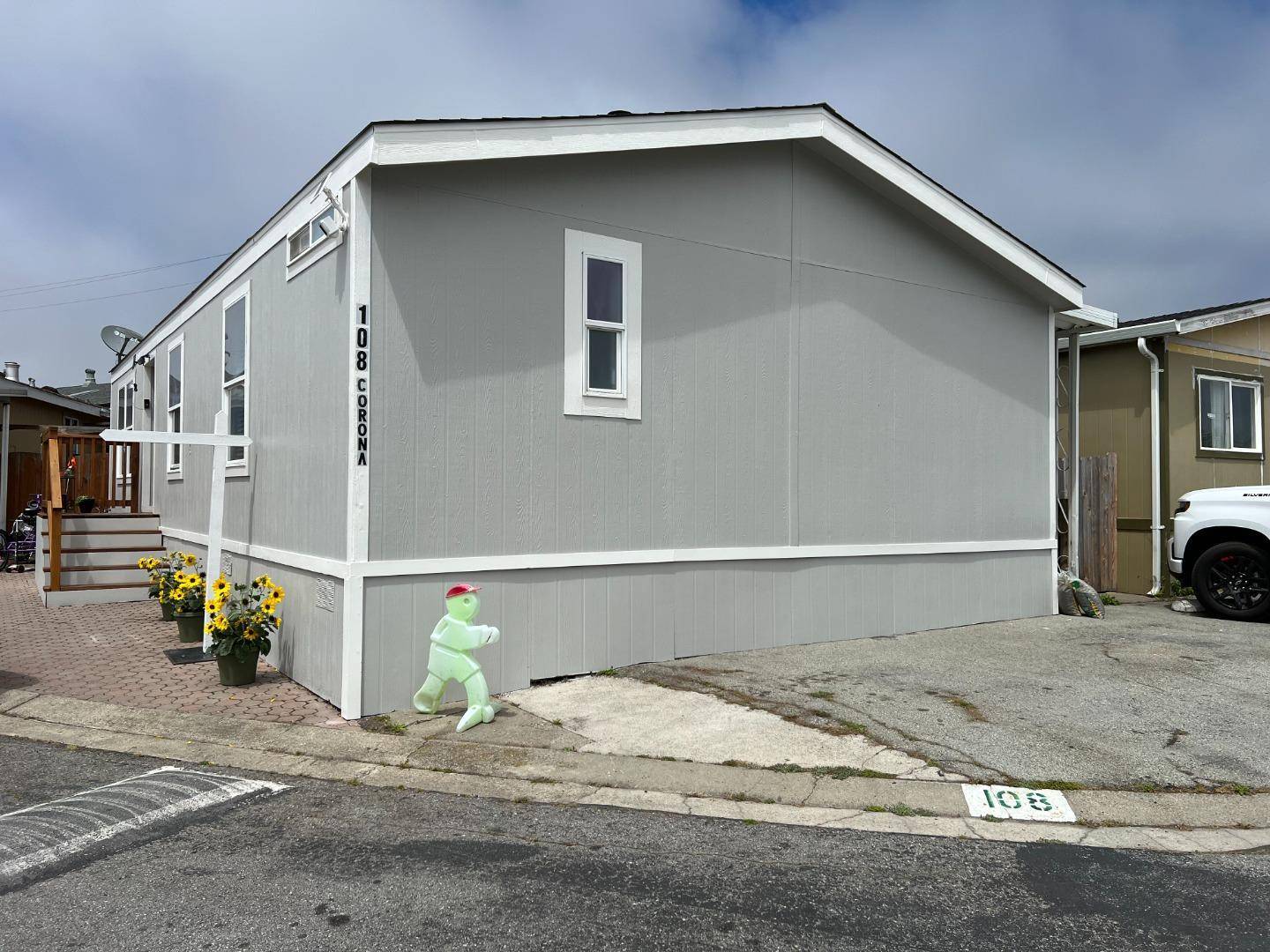 Moss Beach, CA 94038,108 Corona LN 108