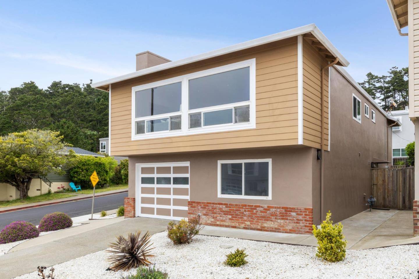 Pacifica, CA 94044,2 Hamilton CT