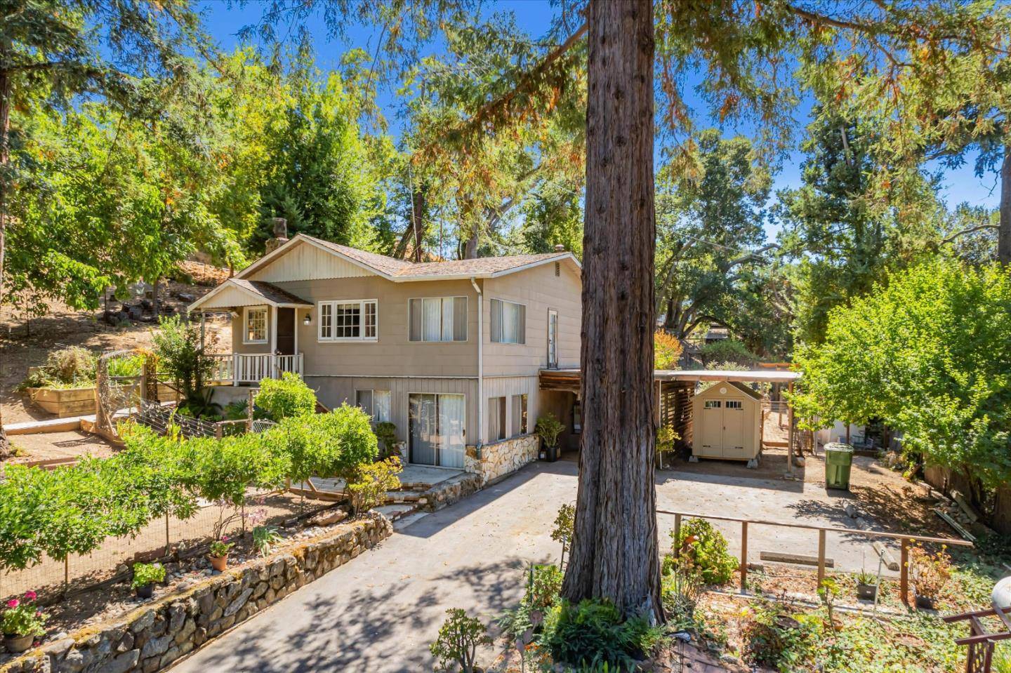 Los Gatos, CA 95033,18546 Vina DR