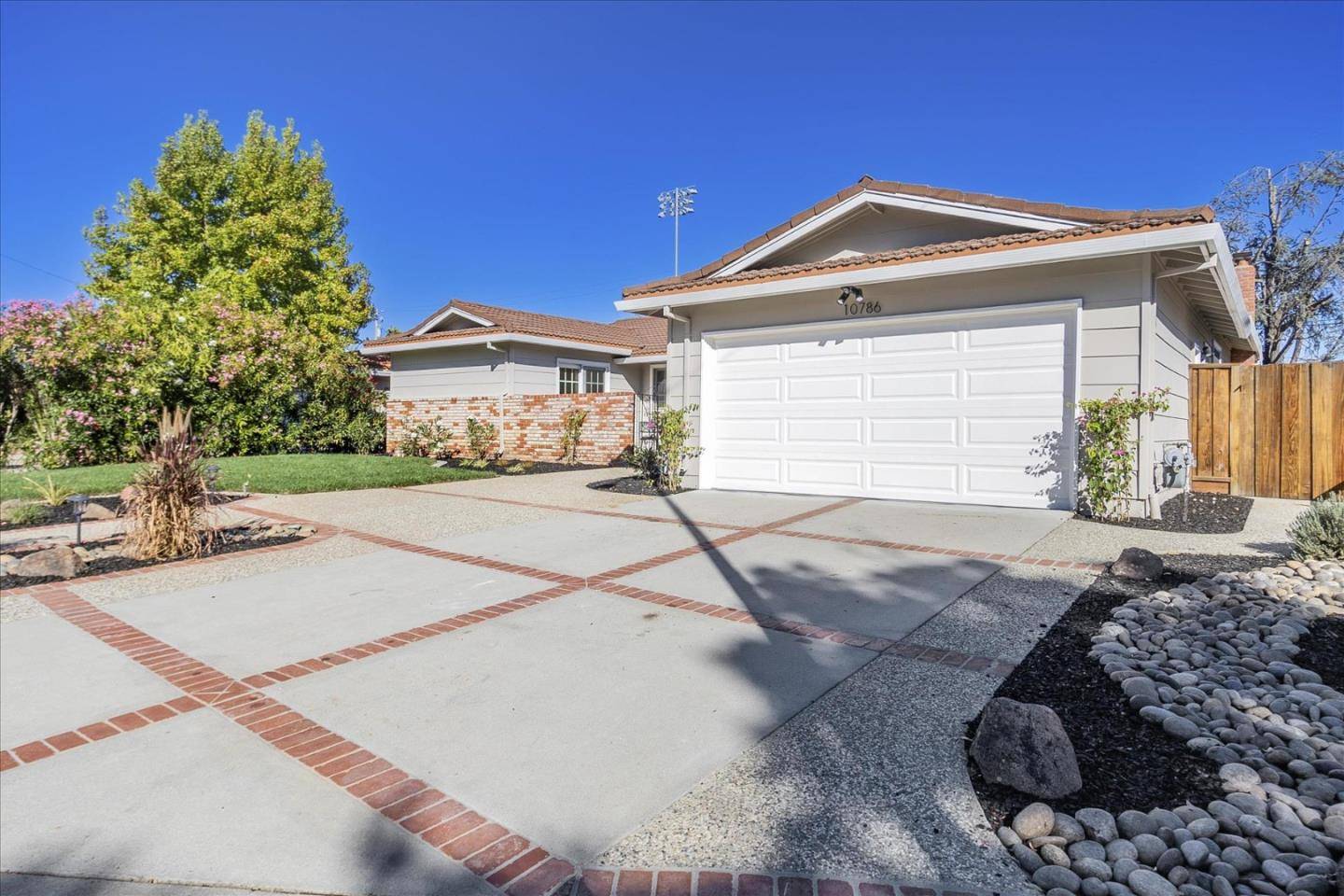 Cupertino, CA 95014,10786 Linda Vista DR