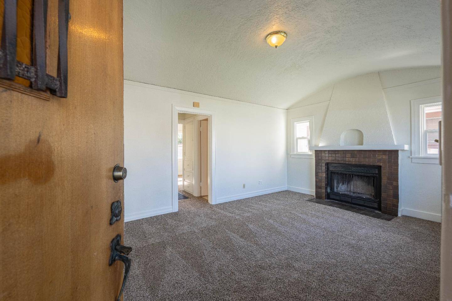 Salinas, CA 93901,309 Central AVE