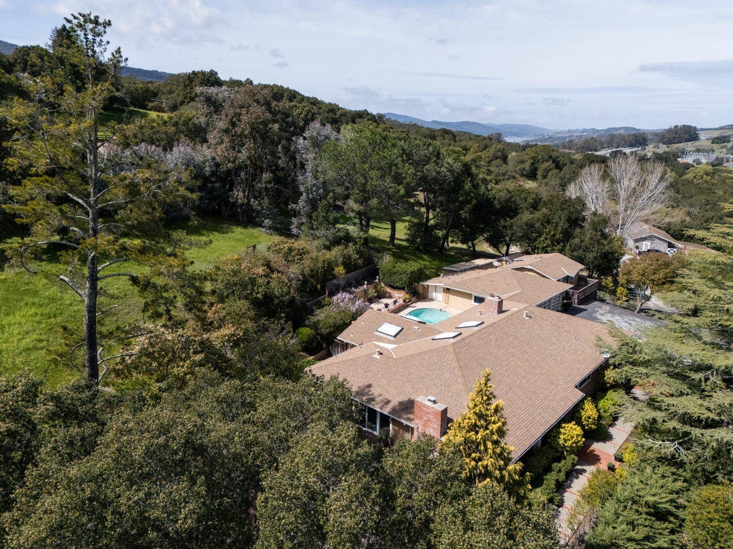 Woodside, CA 94062,252 Raymundo DR