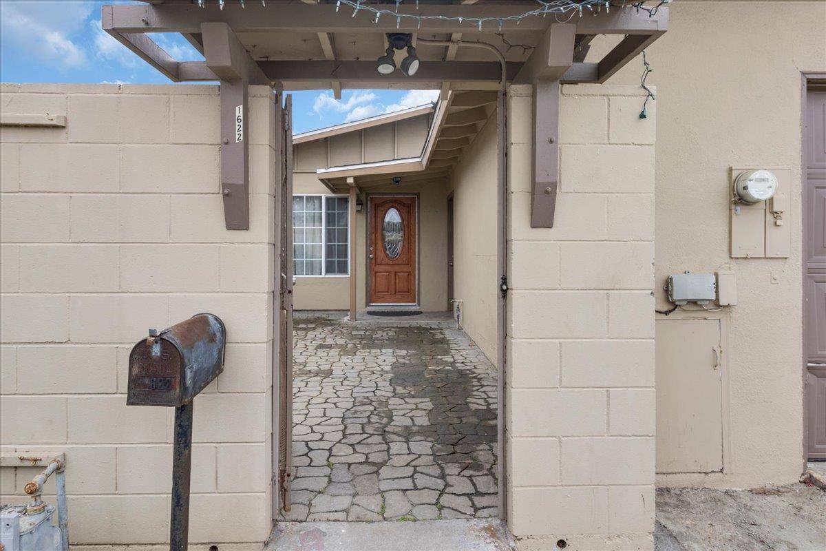 Salinas, CA 93906,1622 Ukiah WAY