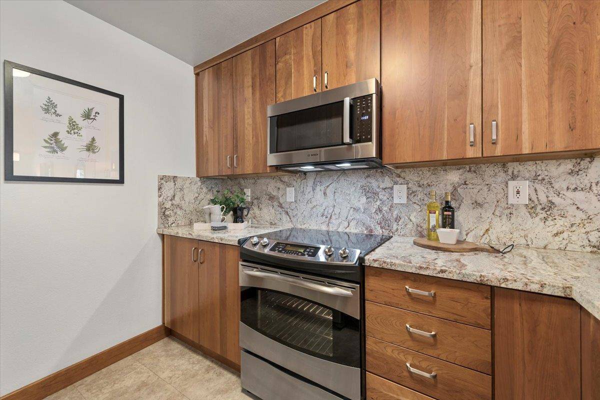 Menlo Park, CA 94025,2140 Santa Cruz AVE B104