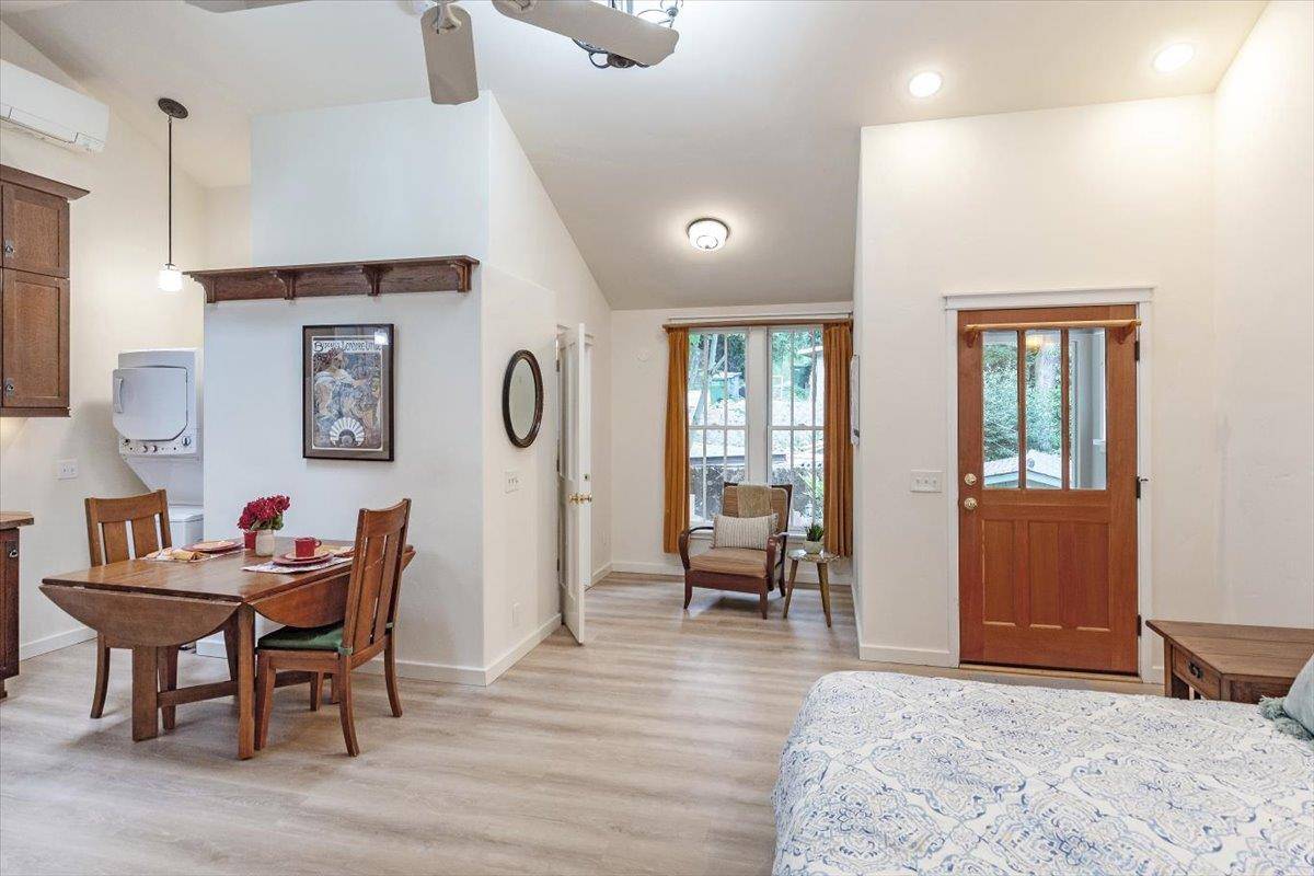 Los Gatos, CA 95033,19140 Laurel DR