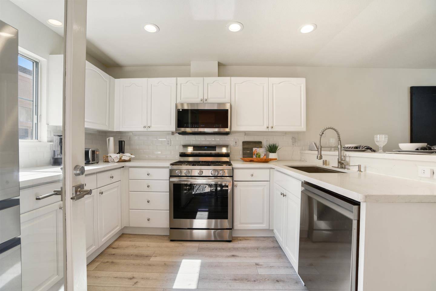 Sunnyvale, CA 94086,989 Asilomar TER 4