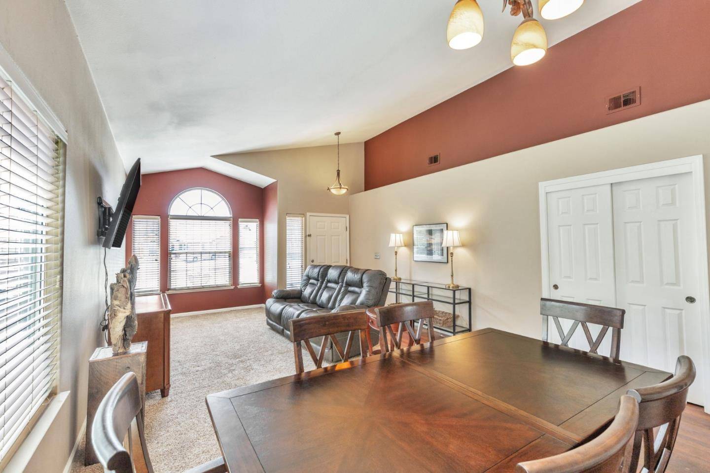 Hollister, CA 95023,161 Amber CT