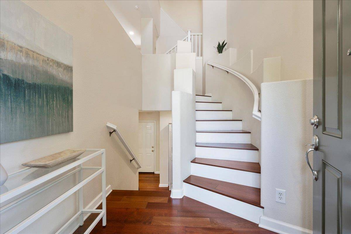 Mountain View, CA 94040,70 Sheffield CT