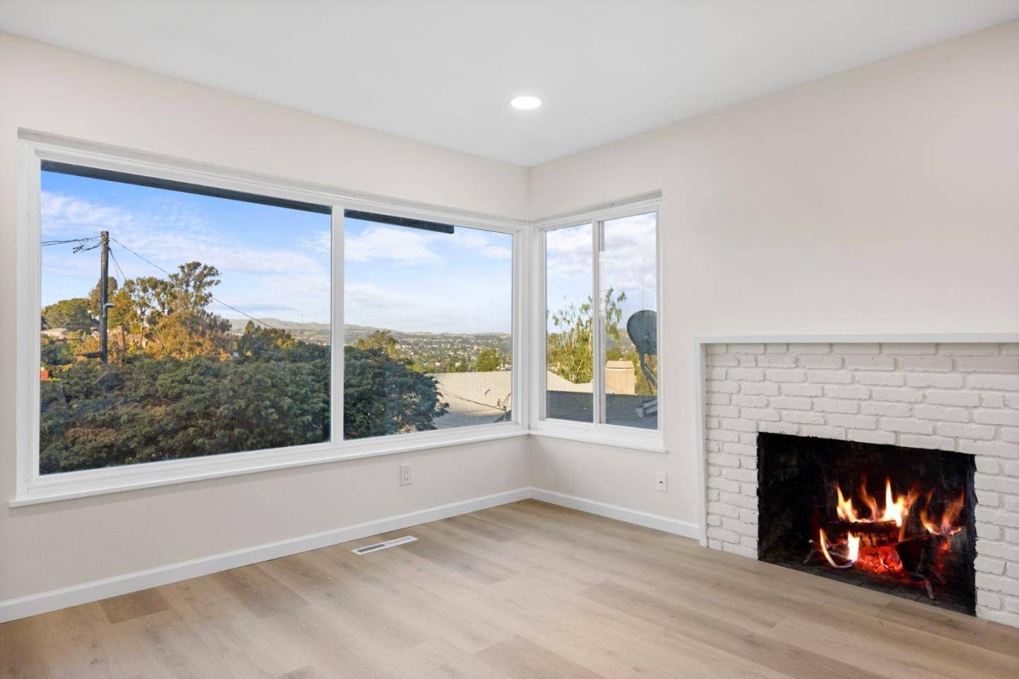 Castro Valley, CA 94546,18631 Laredo RD