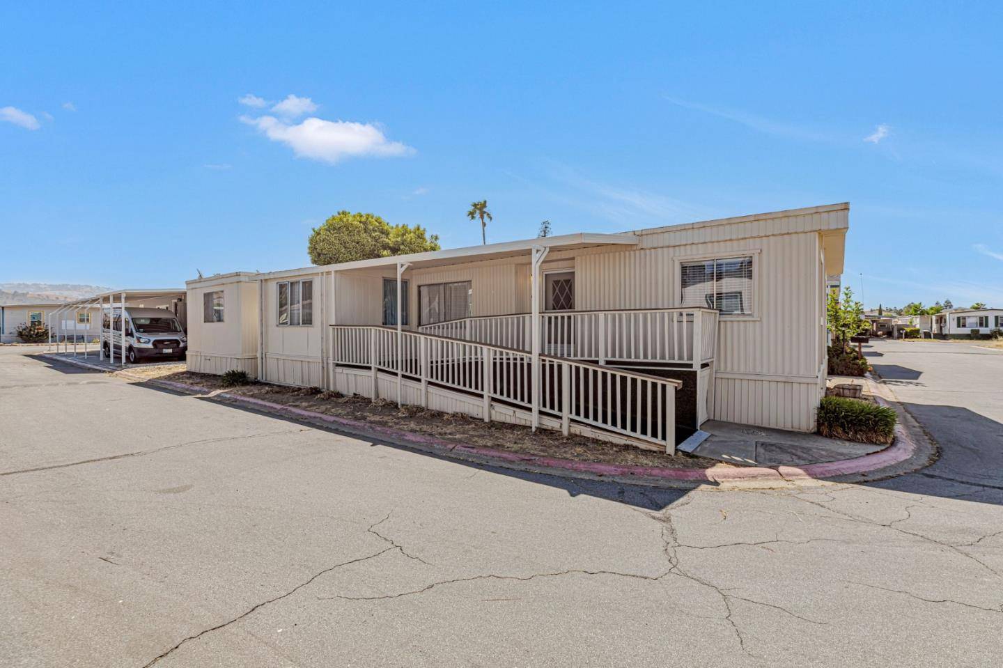 Morgan Hill, CA 95037,200 Burnett AVE 139