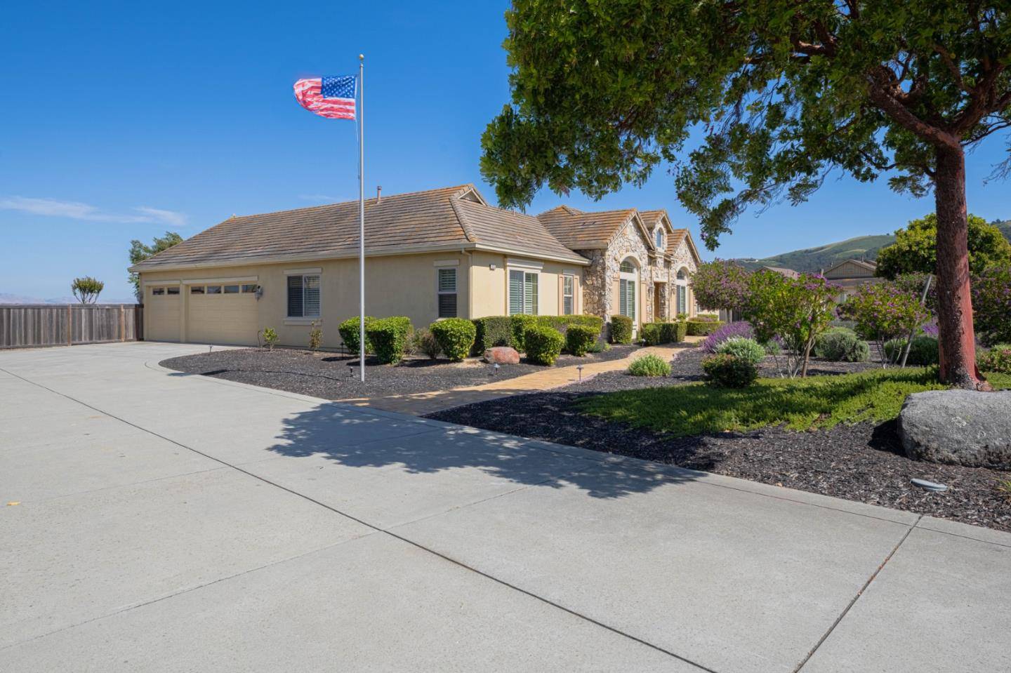 San Juan Bautista, CA 95045,936 Calle Cruz