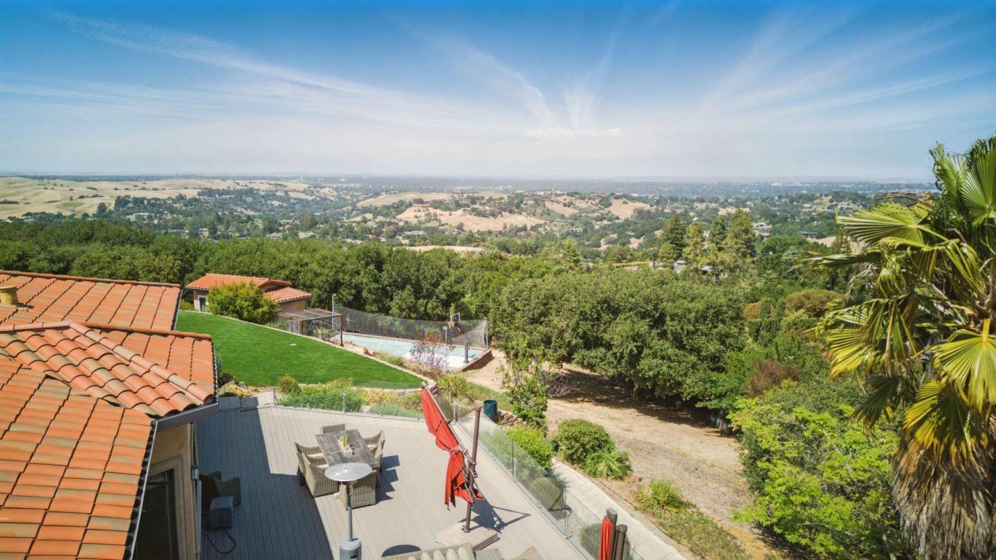 Los Altos Hills, CA 94022,12252 Menalto DR