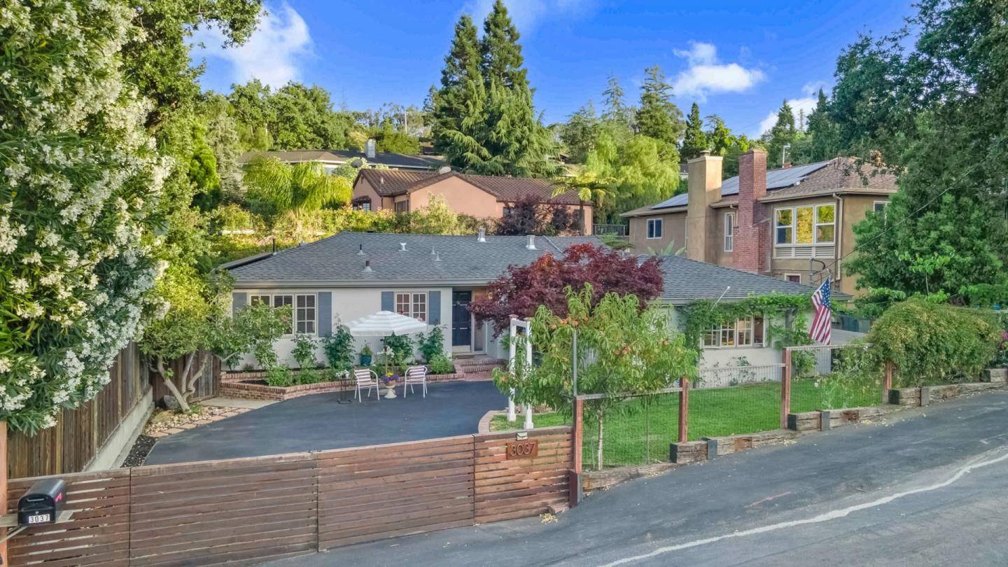 Redwood City, CA 94062,3037 Hopkins AVE
