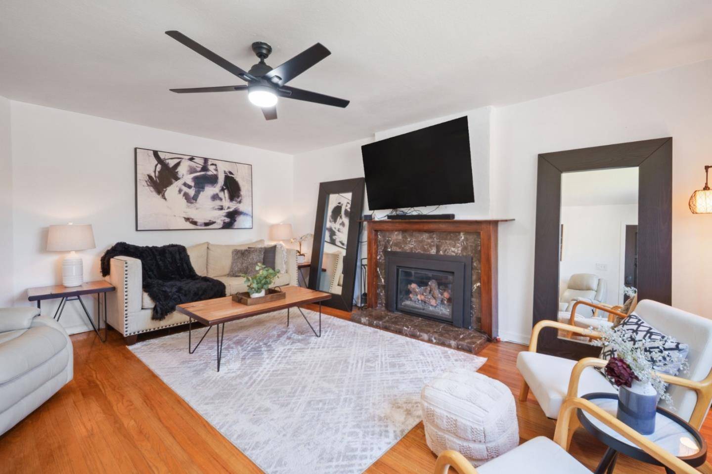 Sunnyvale, CA 94085,902 Coachella AVE