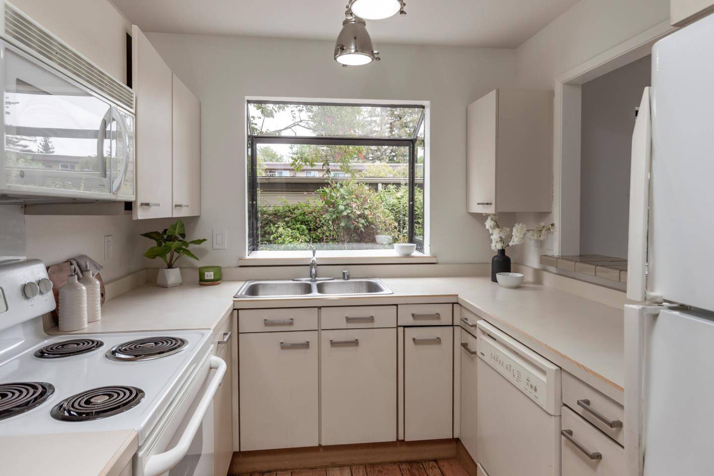 Mountain View, CA 94041,700 Chiquita AVE 18