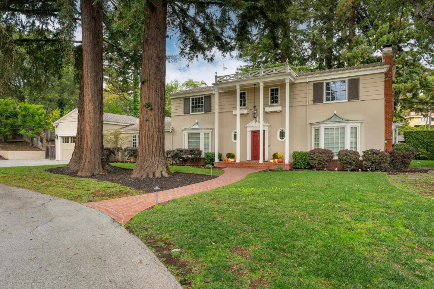 Hillsborough, CA 94010,310 Ranelagh RD