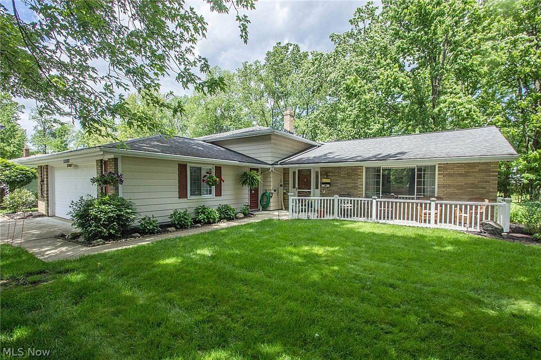 North Olmsted, OH 44070,27992 Blossom LN