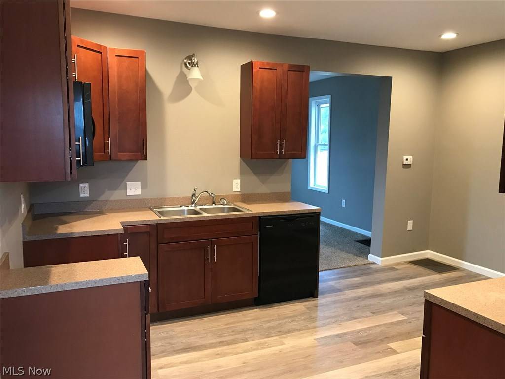 Gnadenhutten, OH 44629,203 N Cherry ST