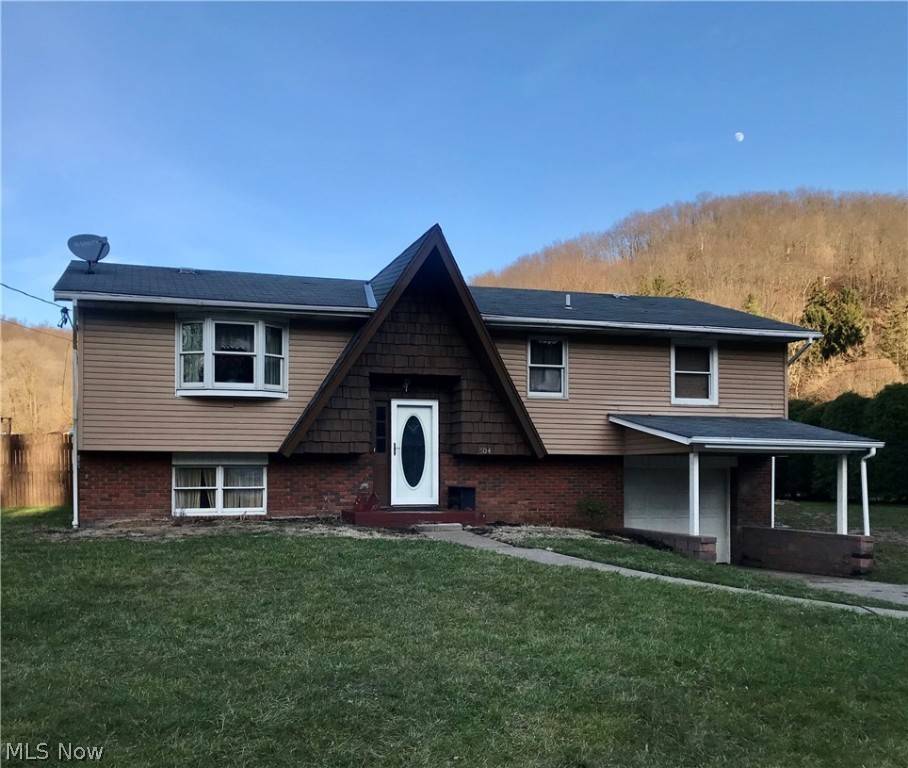 New Cumberland, WV 26047,504 Madeline LN