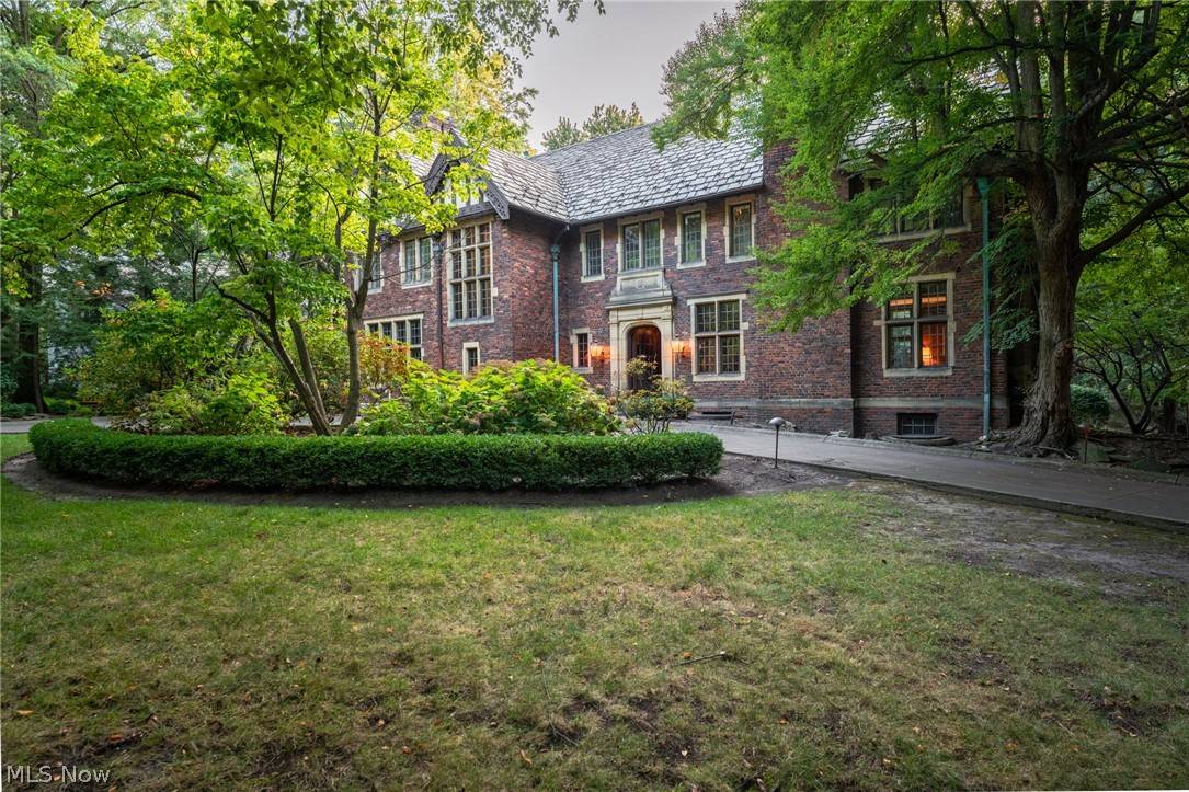 Bratenahl, OH 44108,298 Corning DR