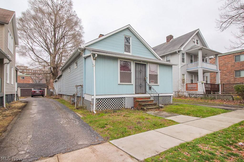 Cleveland, OH 44102,1351 W 83rd ST