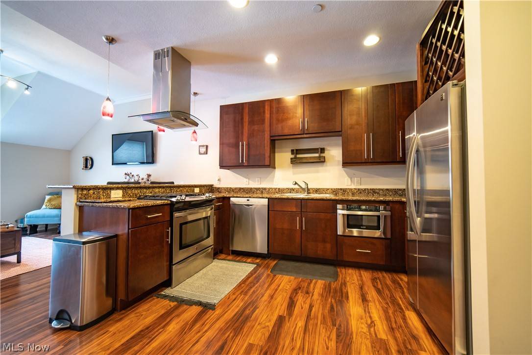 Cuyahoga Falls, OH 44221,1846 Front ST #404