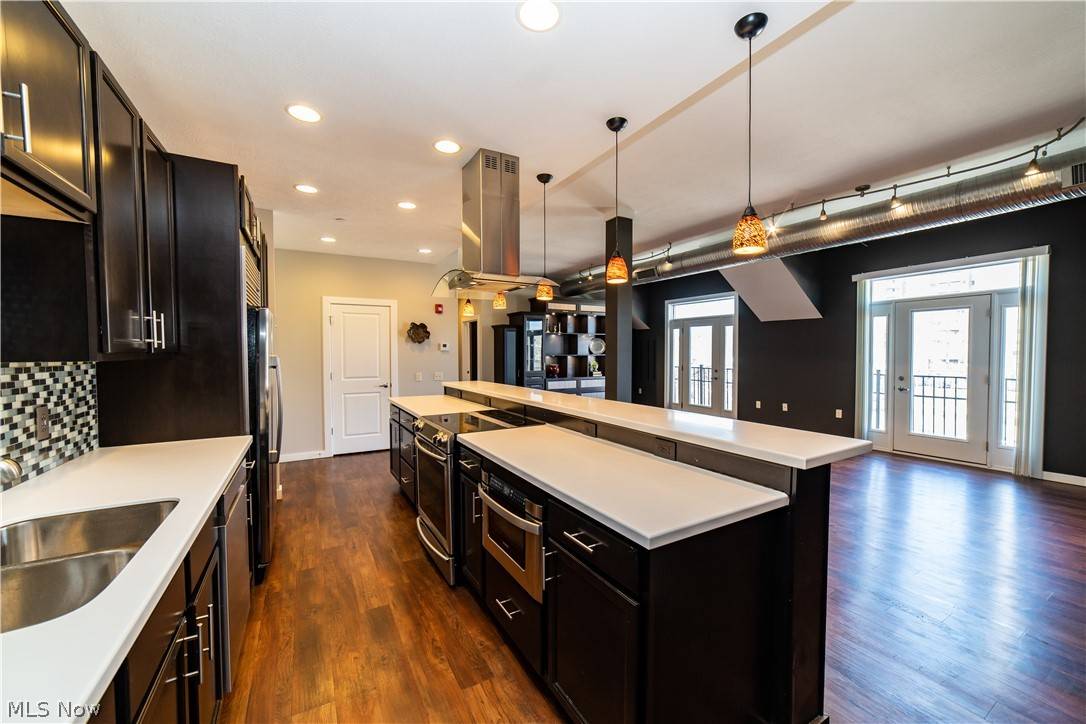 Cuyahoga Falls, OH 44221,1846 Front ST #406