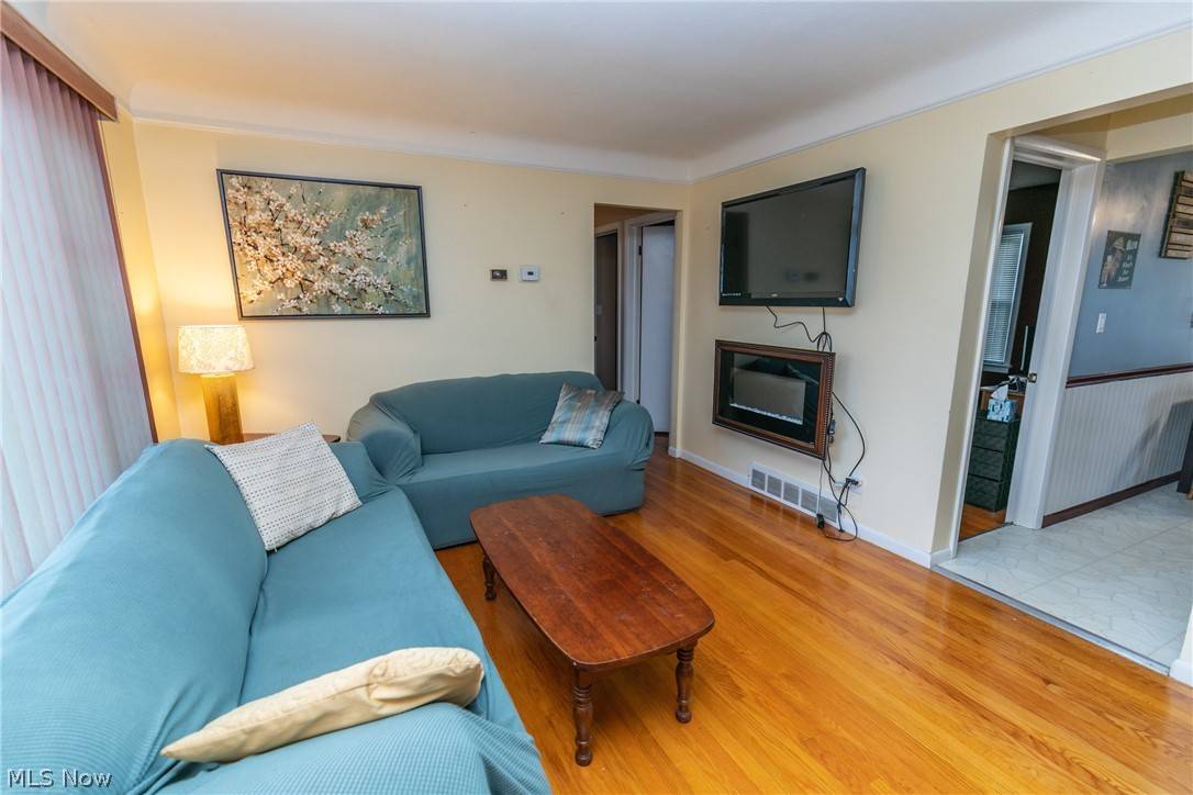 Maple Heights, OH 44137,15408 Greendale RD