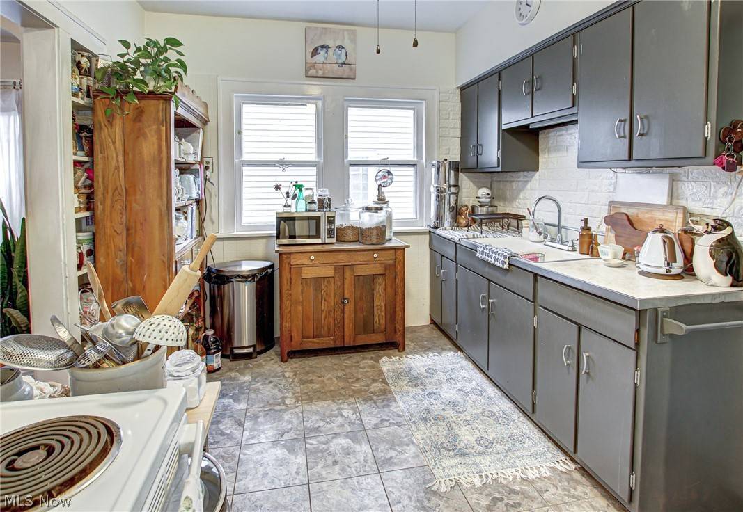 Cleveland, OH 44111,15306 Lydian AVE