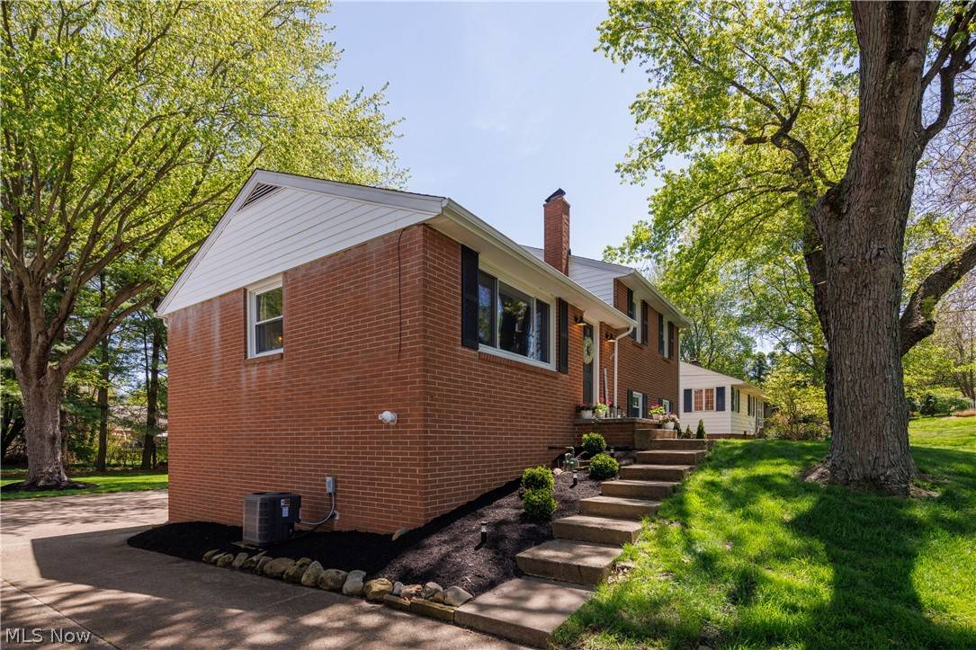 Canton, OH 44718,6006 Lake O Springs AVE NW