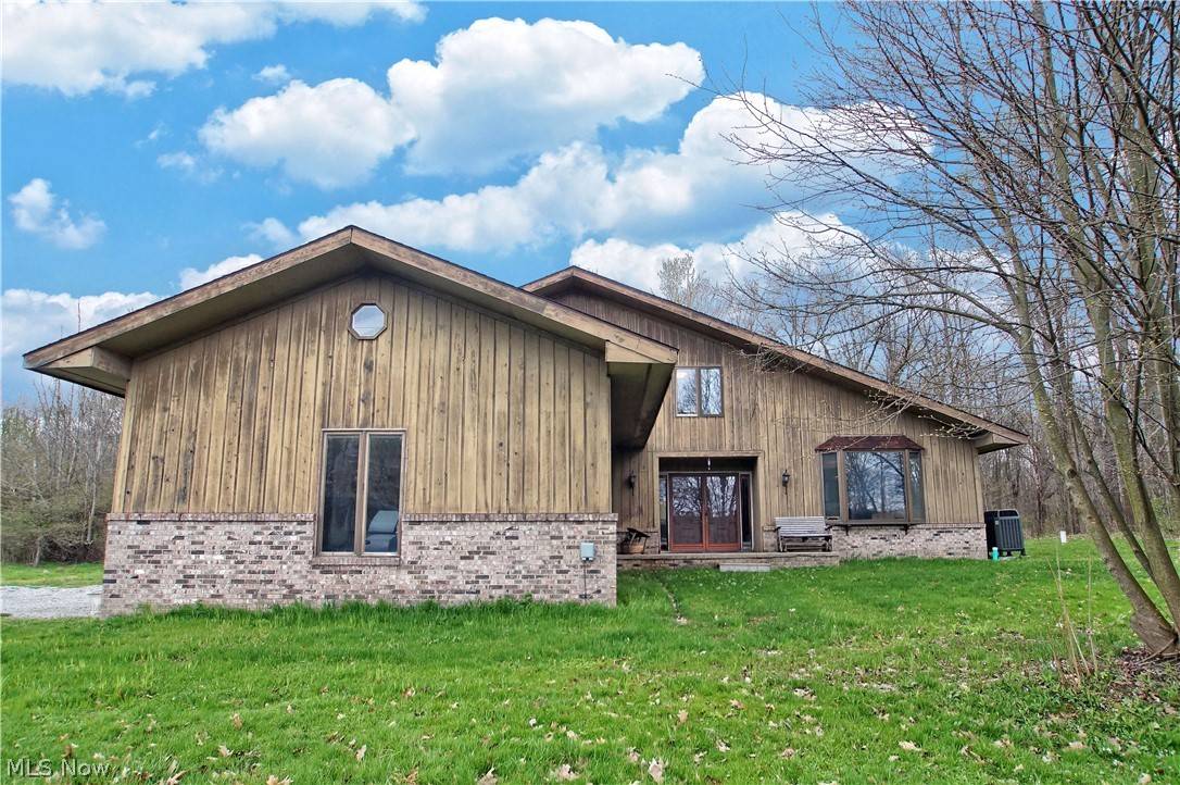 Burton, OH 44021,13805 Equestrian DR