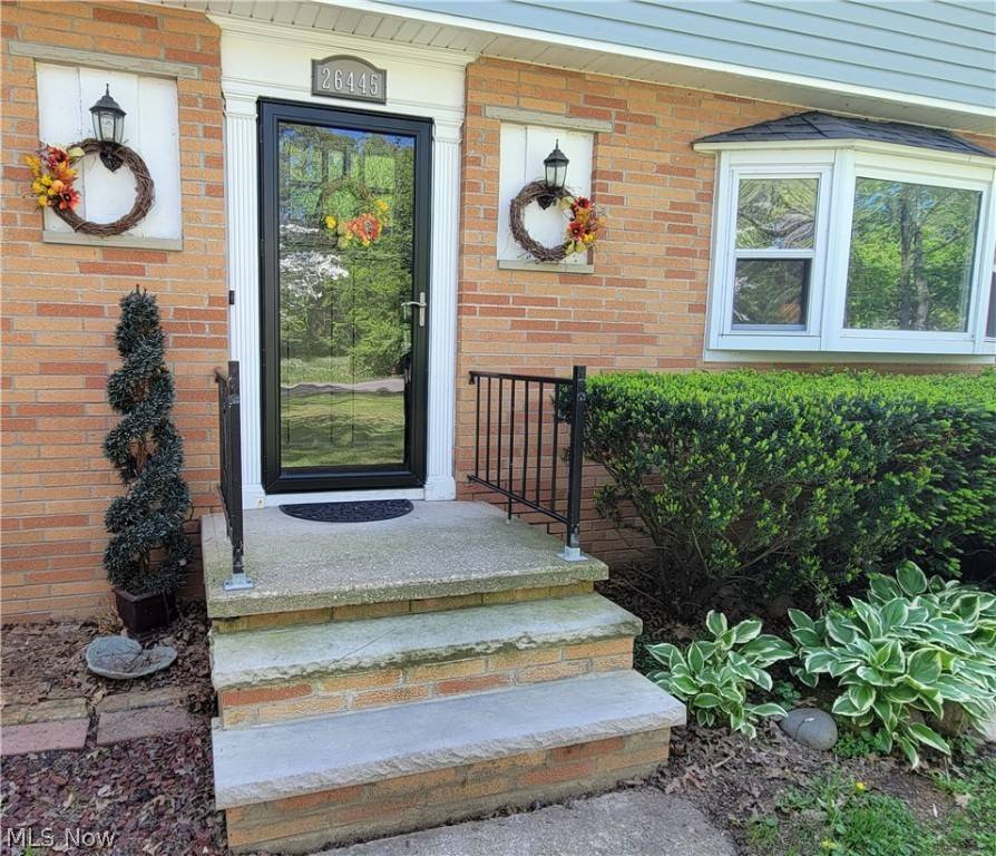 Olmsted Falls, OH 44138,26445 Cranage RD