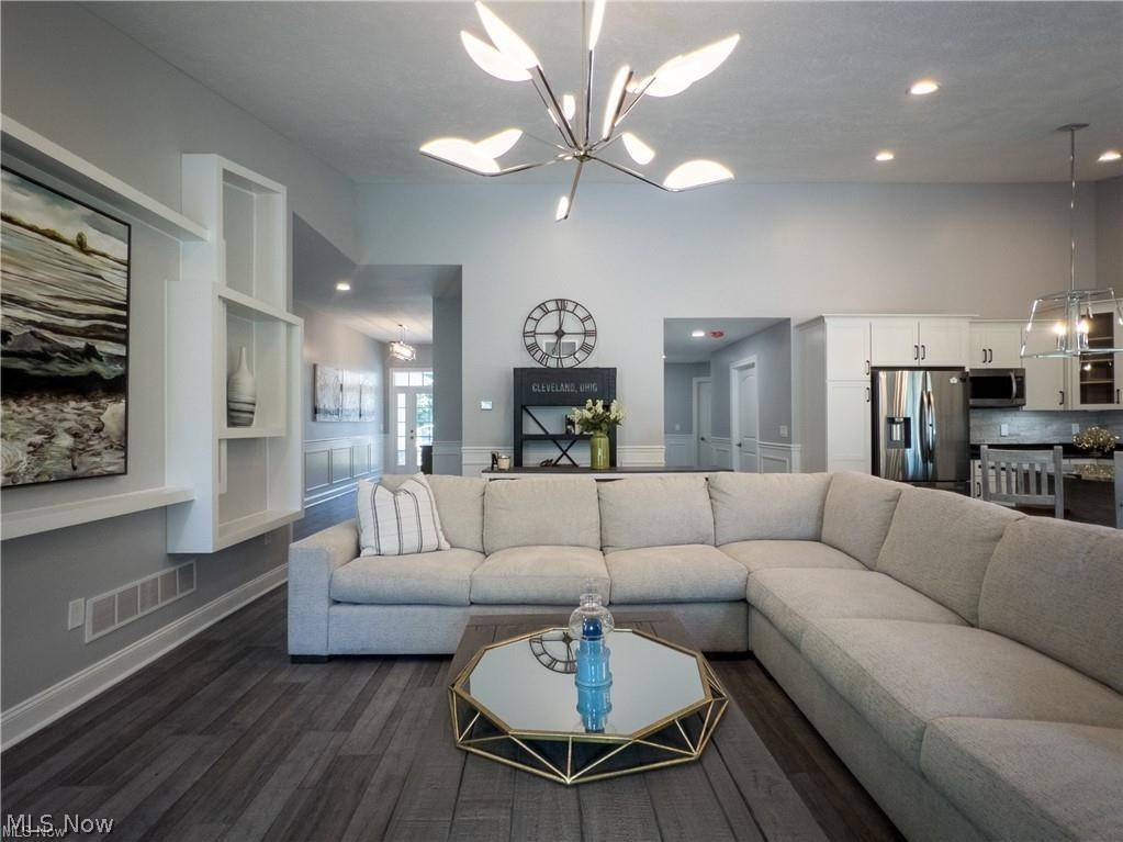 Broadview Heights, OH 44147,993 Pin Oaks DR