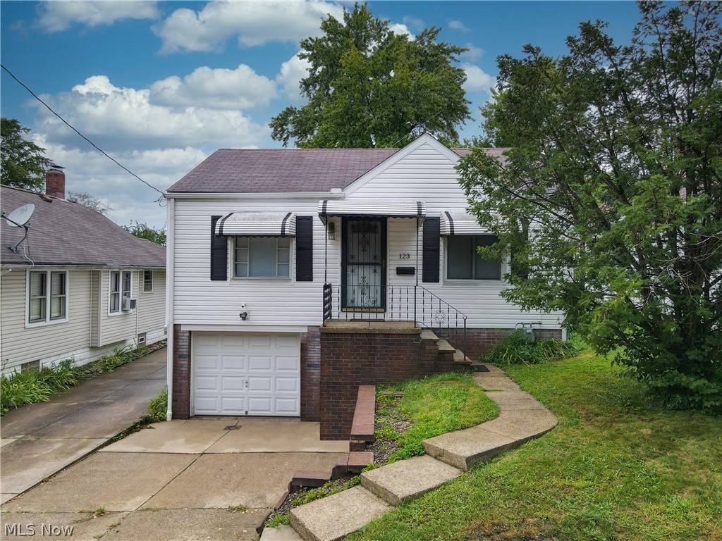 Akron, OH 44301,123 E Rosewood AVE
