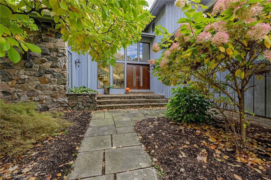 Pepper Pike, OH 44124,25 Hunting Hollow DR