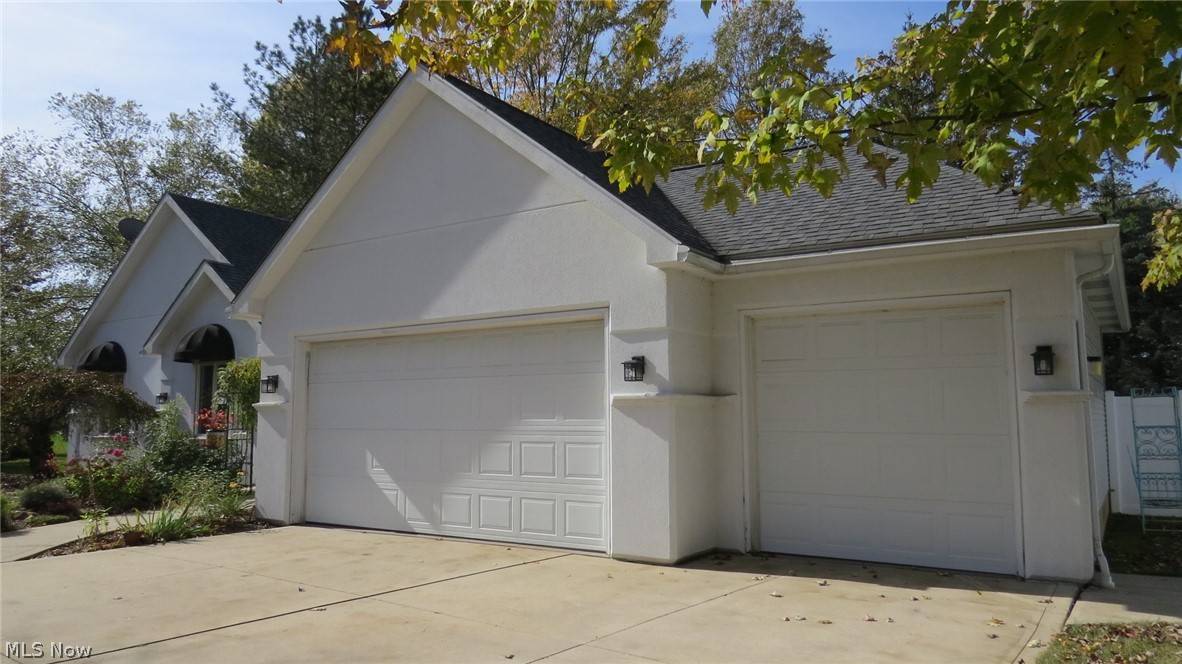 North Olmsted, OH 44070,30051 Wellington DR