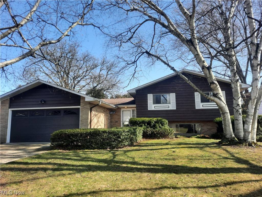 North Olmsted, OH 44070,5211 Devon DR