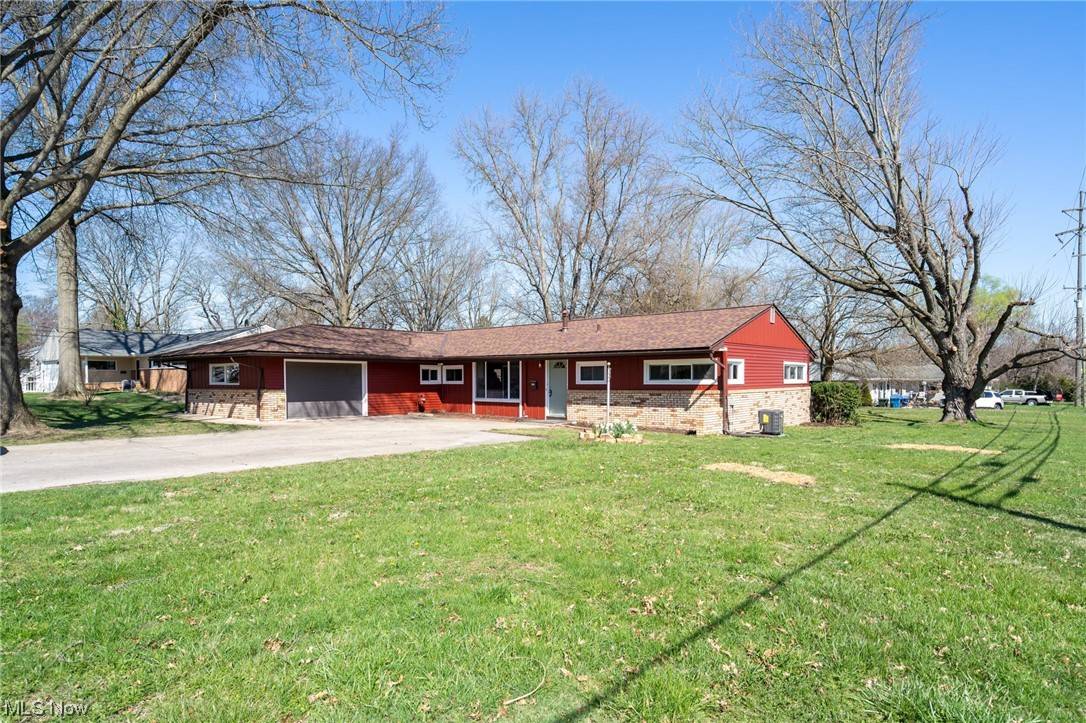 Grafton, OH 44044,17 Edgewood DR