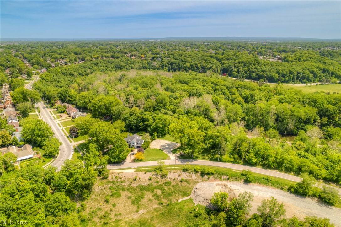 Lakewood, OH 44107,18005 Hogsback RD