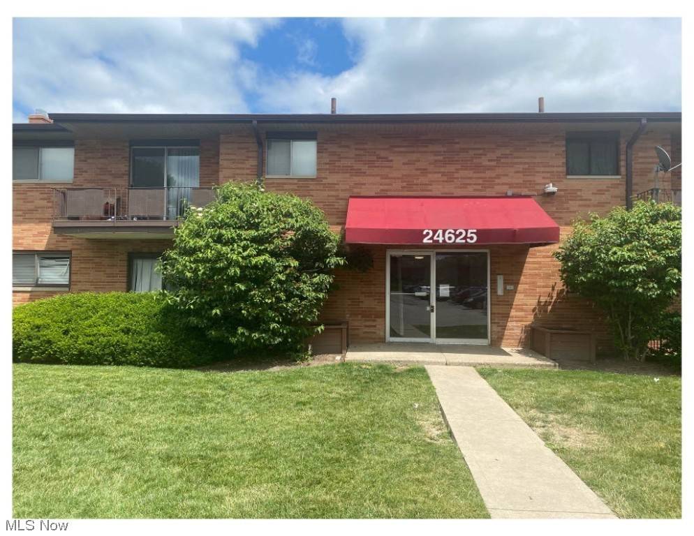 North Olmsted, OH 44070,24625 Clareshire DR #204